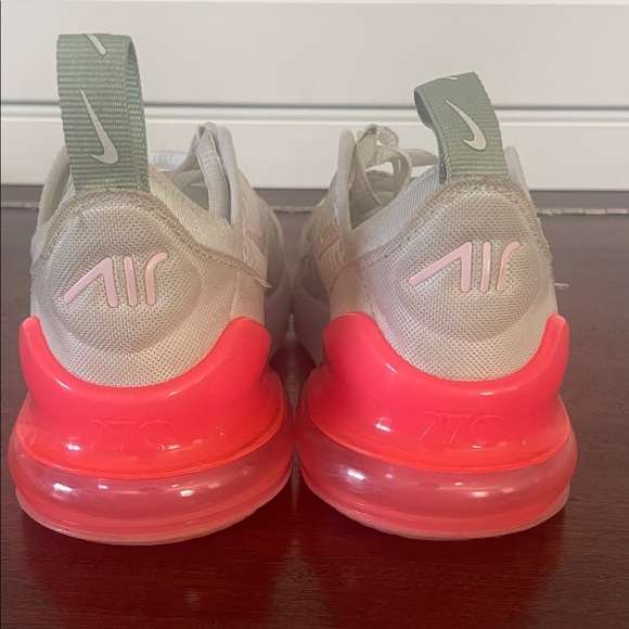 Nike Air Max 270 White with Pink Highlights - Picture 3 of 5